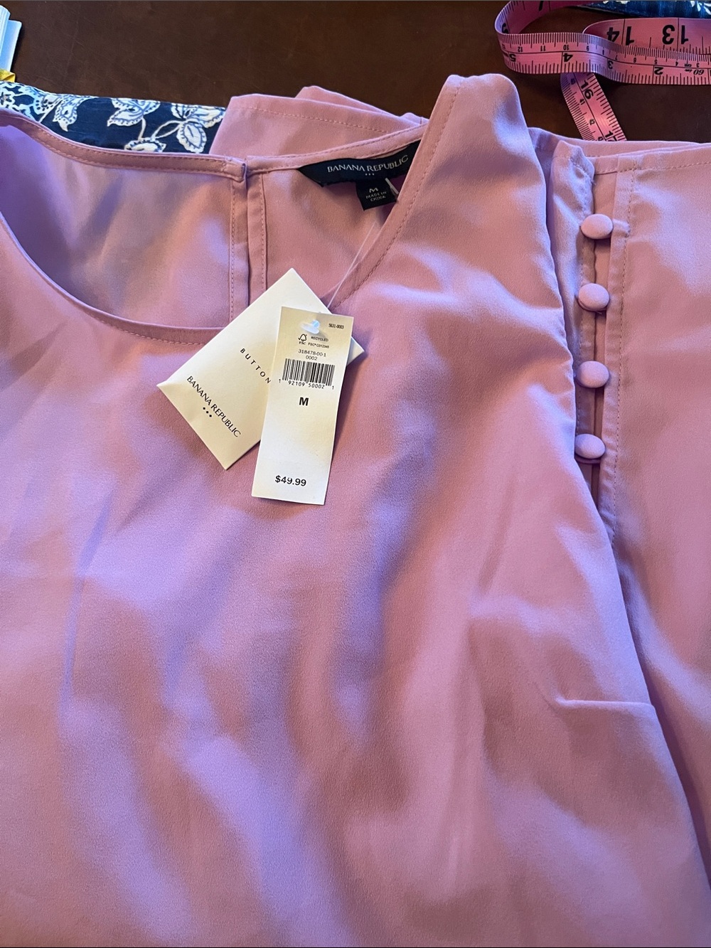 Banana Republic M Sleeveless Tank top blouse with Side Button Detail
